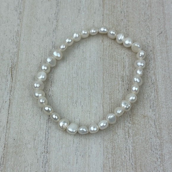 Honora White Freshwater Pearl stretch Bracelet - Picture 1 of 3